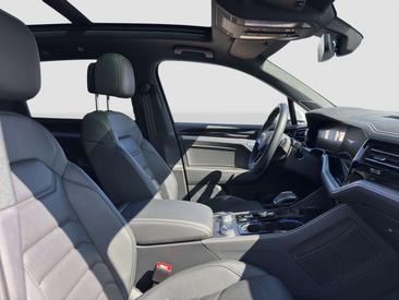 Volkswagen Touareg EHybrid Elegance — photo 14