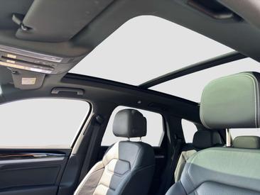 Volkswagen Touareg EHybrid Elegance — photo 15