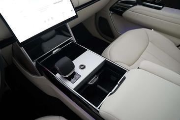 Land Rover Range Rover Autobiography P550e — photo 19