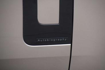 Land Rover Range Rover P550e Autobiography PHEV — photo 8
