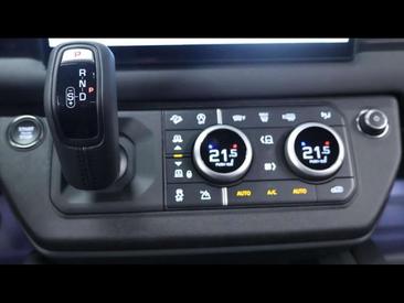 Land Rover Defender 90 D200 X-Dynamic SE AWD Auto — photo 17