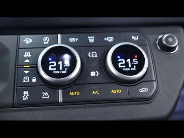 Land Rover Defender 90 D200 X-Dynamic SE AWD Auto — photo 18