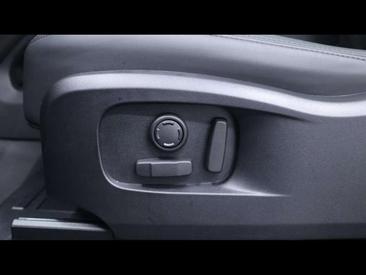 Land Rover Defender 90 D200 X-Dynamic SE AWD Auto — photo 24