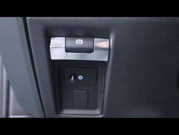 Land Rover Defender 90 D200 X-Dynamic SE AWD Auto — photo 28