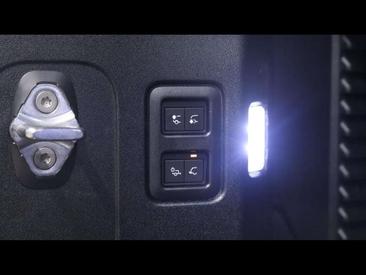 Land Rover Defender 90 D200 X-Dynamic SE AWD Auto — photo 29