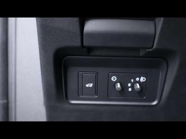 Land Rover Discovery Sport D200 Dynamic S AWD Auto — photo 30