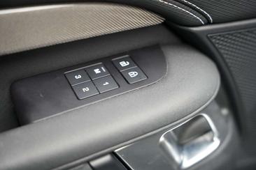 Land Rover Discovery R-Dynamic AWD/7-SITZER/360'°Cam/AHK Noir — photo 12