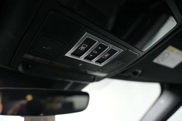 Land Rover Discovery R-Dynamic AWD/7-SITZER/360'°Cam/AHK Noir — photo 28