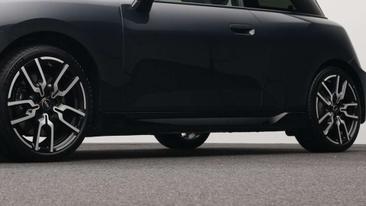 Mini Cooper SE JCW — photo 17