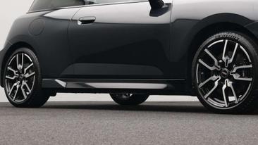 Mini Cooper SE JCW — photo 19