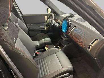 Mini Countryman JCW Electric — photo 18