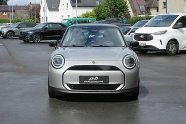 Mini Cooper E Classic — photo 3