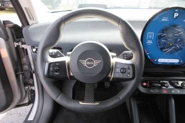 Mini Cooper E Classic — photo 7