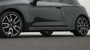 Mini Cooper SE JCW — photo 17