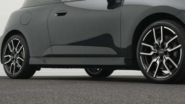 Mini Cooper SE JCW — photo 18