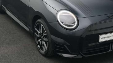 Mini Cooper SE JCW — photo 20