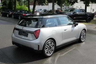 Mini Cooper E Classic — photo 15