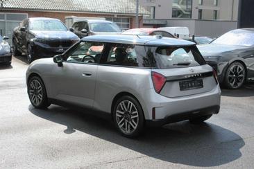 Mini Cooper E Classic — photo 17