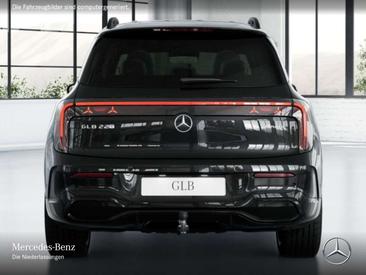 Mercedes GLB 220 Night Edition — photo 6