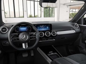 Mercedes GLB 180 Night Edition — photo 6