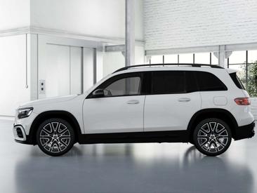Mercedes GLB 180 Night Edition — photo 3