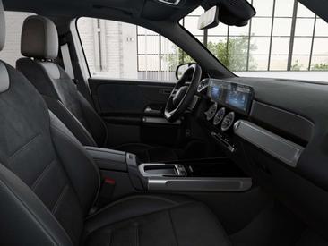 Mercedes GLB 180 Night Edition — photo 7
