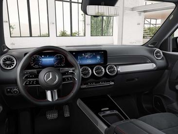 Mercedes GLB 180 Night Edition — photo 6