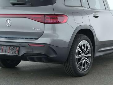Mercedes EQB 350 Night Edition — photo 4