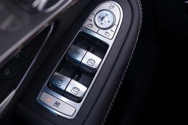 Mercedes EQC 400 AMG Line — photo 22