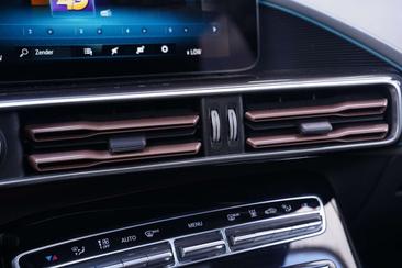 Mercedes EQC 400 AMG Line — photo 27