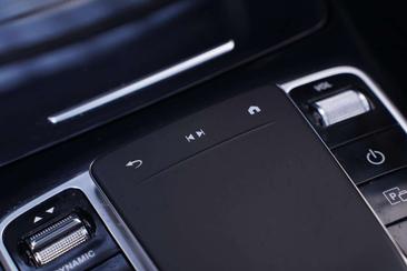 Mercedes EQC 400 AMG Line — photo 32