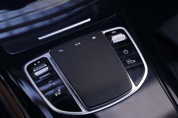 Mercedes EQC 400 AMG Line — photo 33