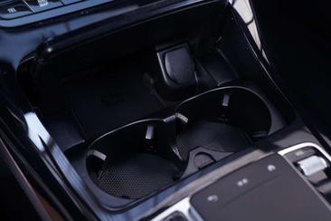 Mercedes EQC 400 AMG Line — photo 34