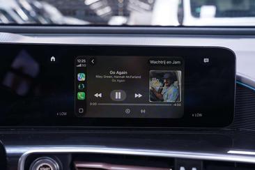 Mercedes EQC 400 AMG Line — photo 38
