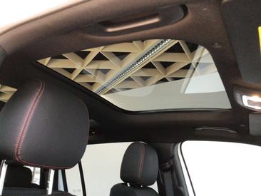 Mercedes GLB 200 AMG Line — photo 12