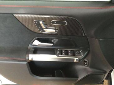 Mercedes GLB 200 AMG Line — photo 13