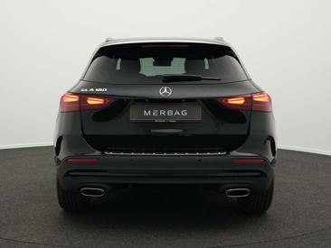 Mercedes GLA 180 AMG Line — photo 4