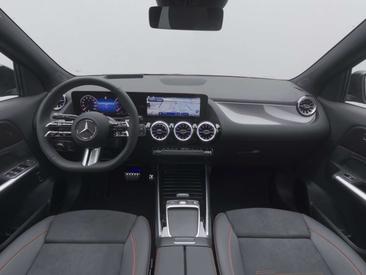 Mercedes GLA 180 AMG Line — photo 16