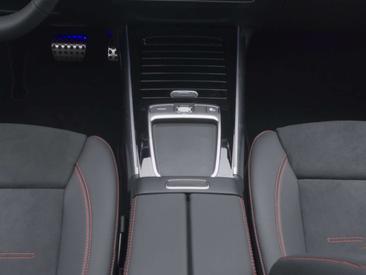 Mercedes GLA 180 AMG Line — photo 19