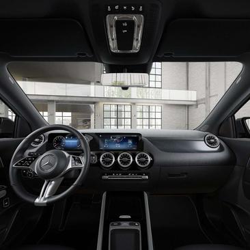 Mercedes GLA 180 — photo 14