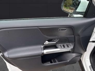 Mercedes EQB 350 Advanced — photo 9