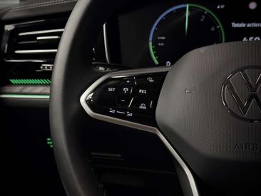 Volkswagen Touareg EHybrid 4Motion Elegance — photo 34