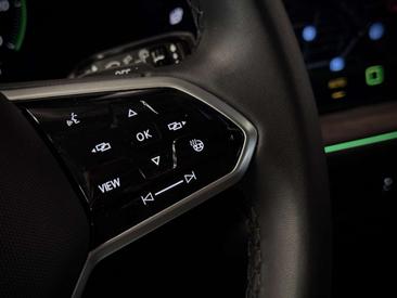 Volkswagen Touareg EHybrid 4Motion Elegance — photo 36