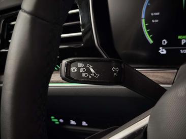 Volkswagen Touareg EHybrid 4Motion Elegance — photo 37