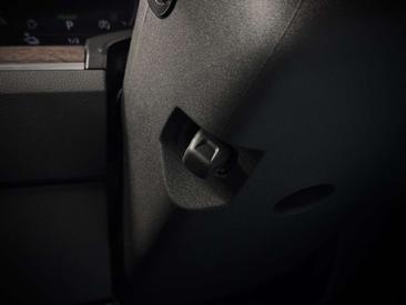 Volkswagen Touareg EHybrid 4Motion Elegance — photo 39