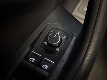 Volkswagen Touareg EHybrid 4Motion Elegance — photo 46