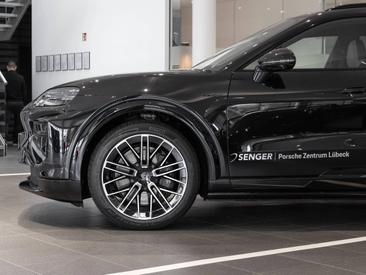 Porsche Cayenne E4 Turbo Electric — photo 8