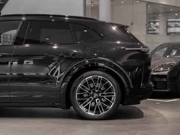 Porsche Cayenne E4 Turbo Electric — photo 10
