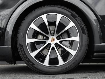 Porsche Cayenne E4 Electric — photo 4