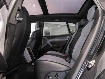 Porsche Cayenne E4 Turbo Electric — photo 15